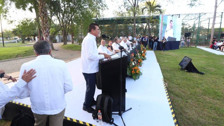 El Alcalde Édgar González Zataráin manifestó que se requiere que lobos marinos y Pingüinario vuelvan a operar.