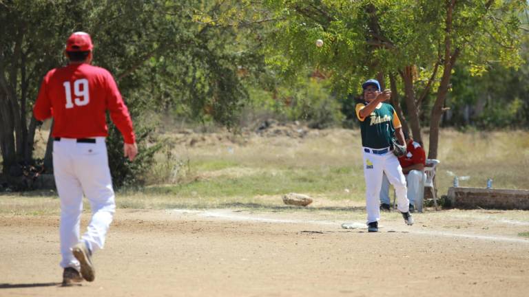 Los campos del Club Chololos albergan la actividad de la Liga de Beisbol de Segunda Fuerza.