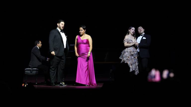 Alejandro Pcheco, durante su participación en la Noche de Gala, del Festival Ortiz Tirado.