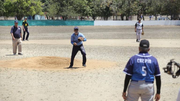 Buenos encuentros se observan en la Liga de Beisbol CB del Club Chololos.
