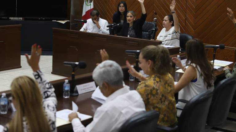 Durante la sesión extraordinaria, el Cabildo aprobó de manera unánime otorgar la pensión a la viuda.