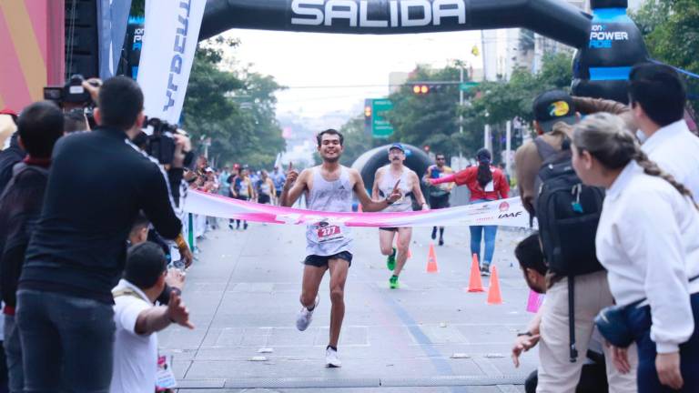 Jesús Valentín Rendón llega triunfal a la meta.