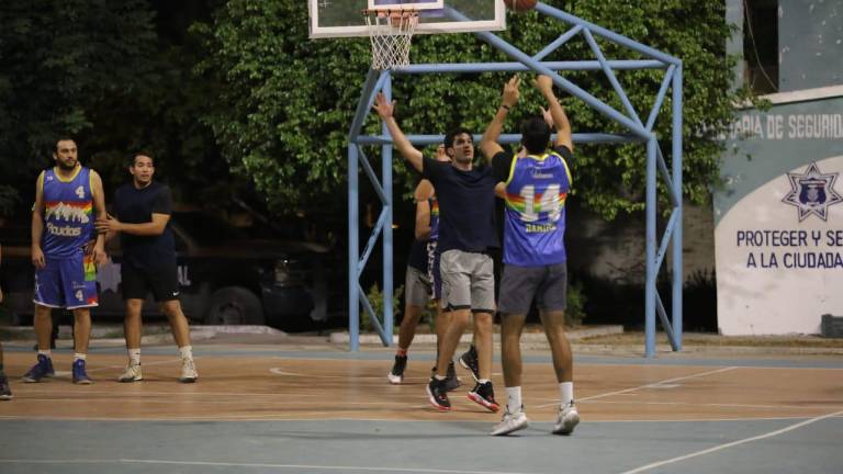 El Torneo de Baloncesto de Segunda Fuerza “Wolves-I. H. Organic Fruits-Deporte Total” se vive con intensidad.