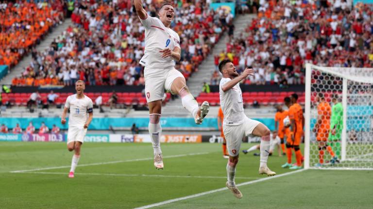Tomas Holes celebra el gol que puso en ventaja a República Checa.