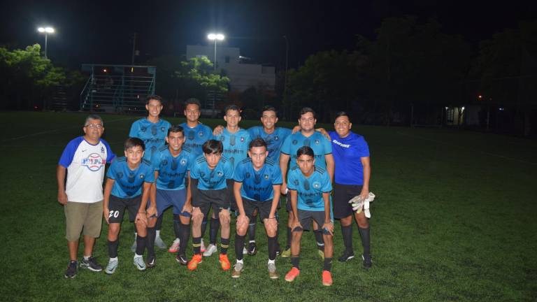 Amigos del Niño se impuso por goleada a Galácticos, en la cancha del Deportivo Esmeralda.