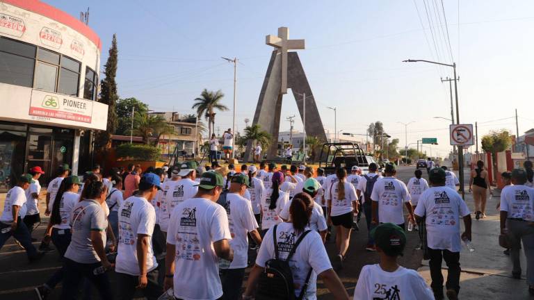 Casi mil personas se dieron cita en la caminata en La Cruz.