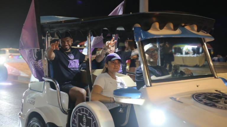 Mazatlán FC celebra su quinto aniversario en Liga MX con desfile y fiesta en el malecón.