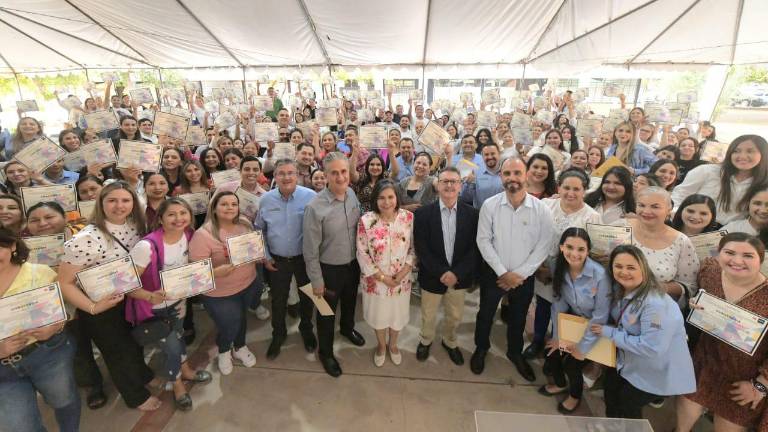 Docentes reconocidos por su participación en diplomados de matemáticas y ciencias.