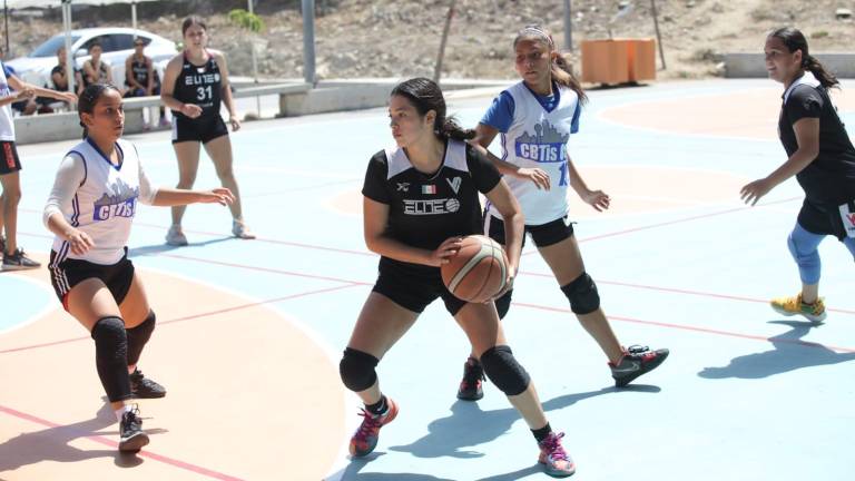 Monarcas-Mazatlán supera a CBTIs 51 en Búfalo femenil.
