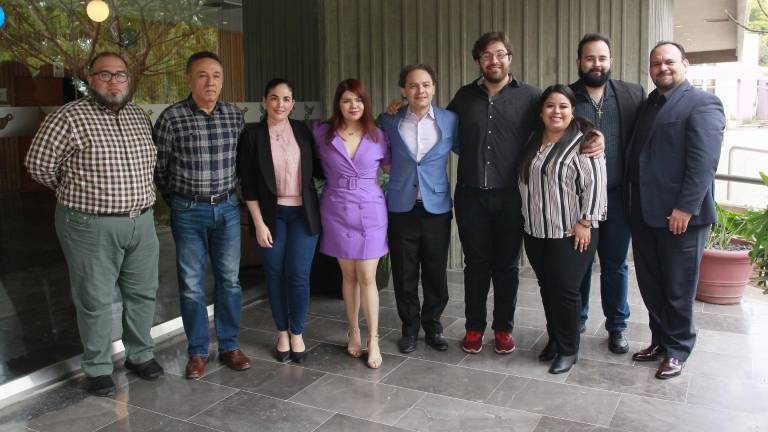 Autoridades del Isic junto al elenco que formará parte del concierto.