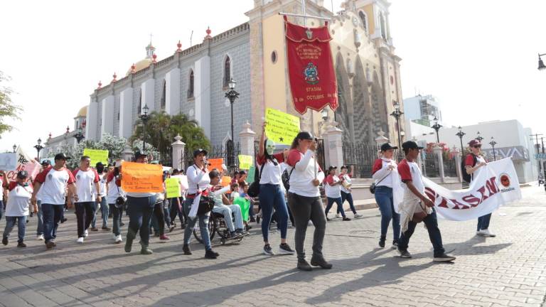 Marcha del Sindicato de Trabajadores del Ayuntamiento de Mazatlán por el Día del Trabajo.