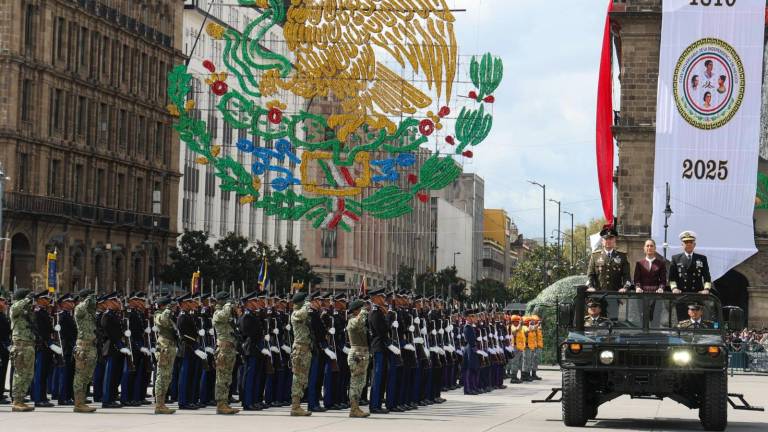 La Presidenta de México Claudia Sheinbaum Pardo pasa revista a las Fuerzas Armadas para iniciar con el desfile por la Independencia de México.