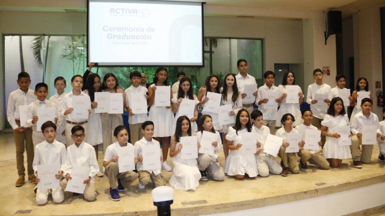 Niños de primaria y secundaria culminan con éxito sus estudios en La Escuela Activa Integral.
