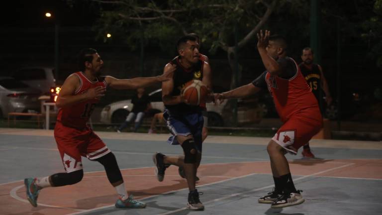 Buenos encuentros se desarrollan en la cancha de la Colonia Burócrata.