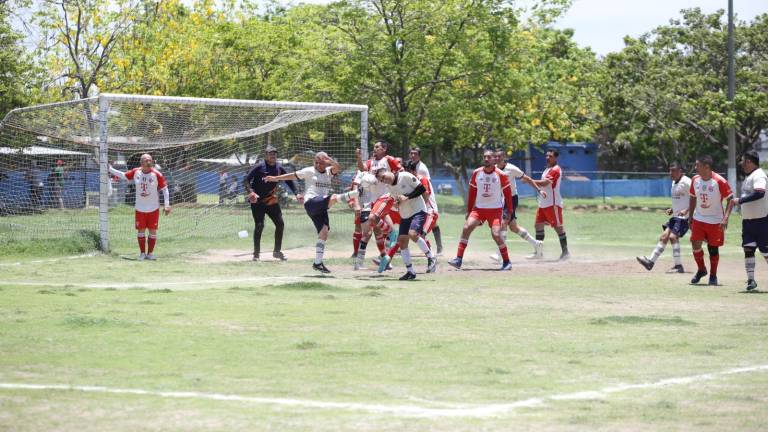 Colonia López Mateos logró la corona en la Liga de Futbol Veteranos Diamante.