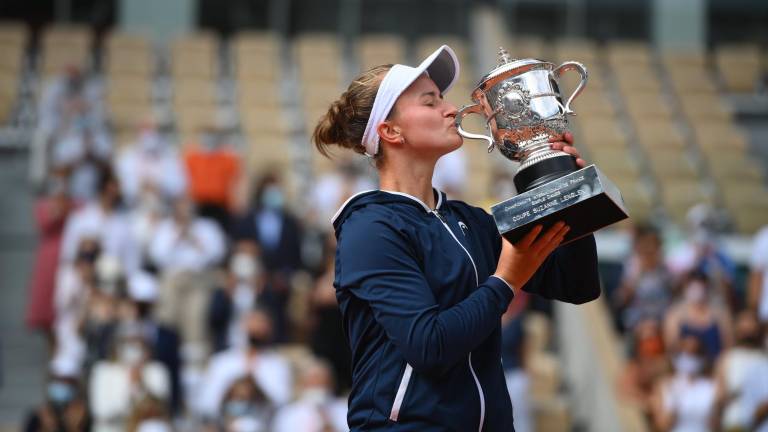 Barbora Krejcikova es la reina en París tras imponerse en tres sets a Anastasia Pavlyuchenkova.