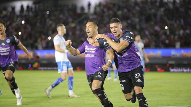 Marco Fabián gana algo de dinero mientras encuentra equipo.