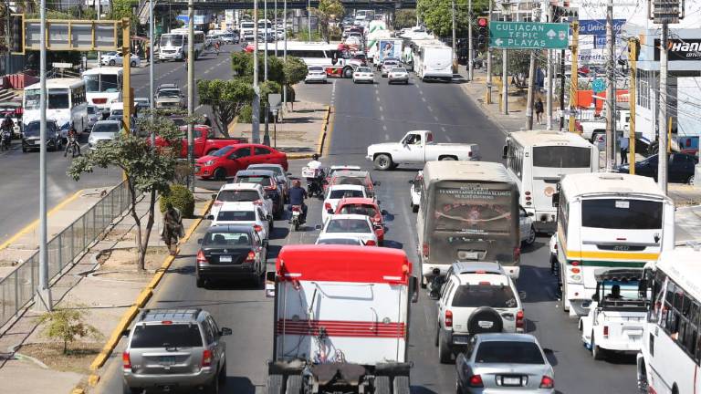 El carril de sur a norte es donde se presenta el mayor flujo de vehículos.