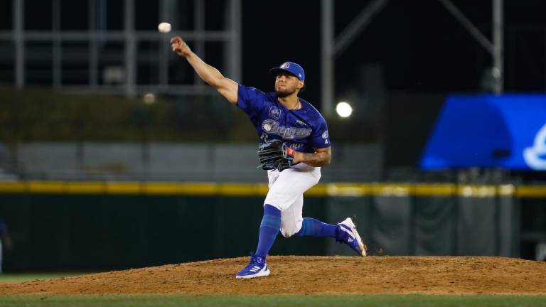 Roberto Osuna consigue el savamento.