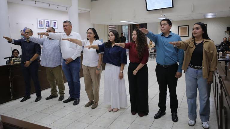 Consejeros funcionarios del Consejo Directivo del Implan Mazatlán rindieron protesta este viernes durante una sesión en Cabildo.