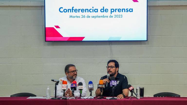 Adolfo Ernesto Verdugo Dagnino, delegado regional del Infonavit Sinaloa, y Héctor Ley Pineda, directivo de Tomateros de Culiacán, dieron los pormenores en conferencia de prensa.