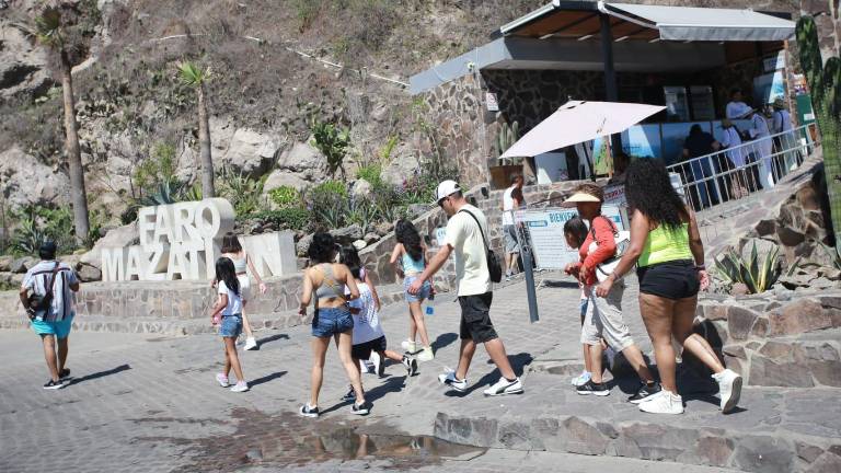 Debido a las altas temperaturas, recomiendan no subir al faro Mazatlán entre las 13:00 y 16:00 horas.