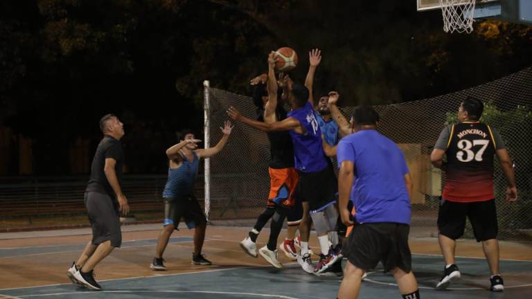 El equipo de Telmex dominó a Hospital Marina, en la Liga de Baloncesto Empresarial.