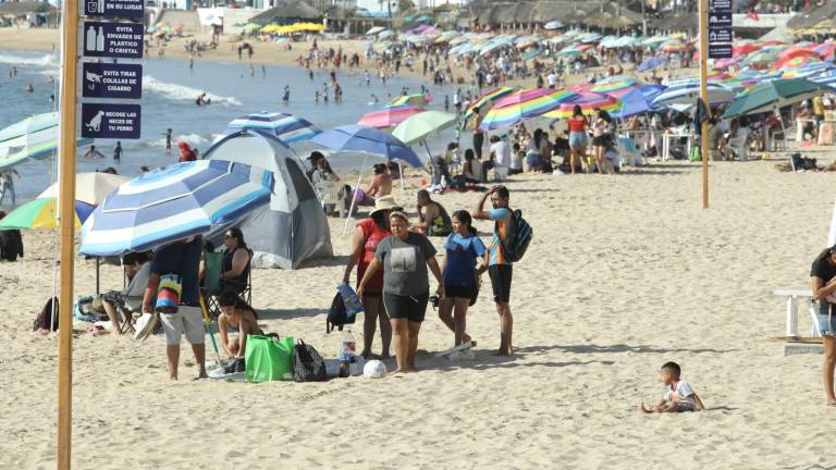 Turismo en Mazatlán previo a las vacaciones de Semana Santa.