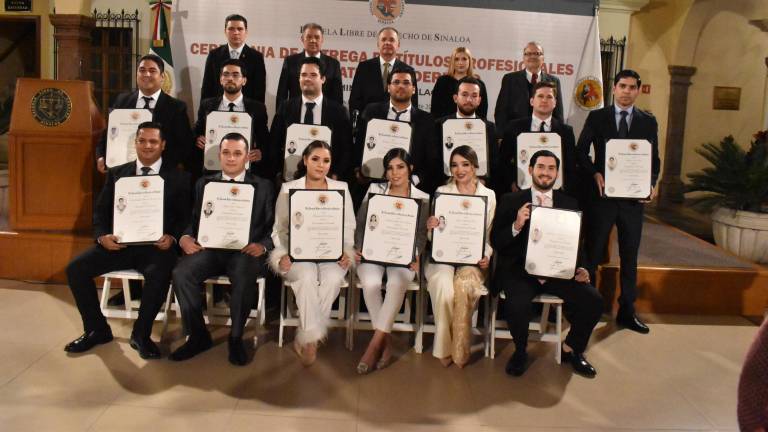 Egresa una nueva generación de licenciados en derecho, de la Escuela Libre de Derecho de Culiacán.