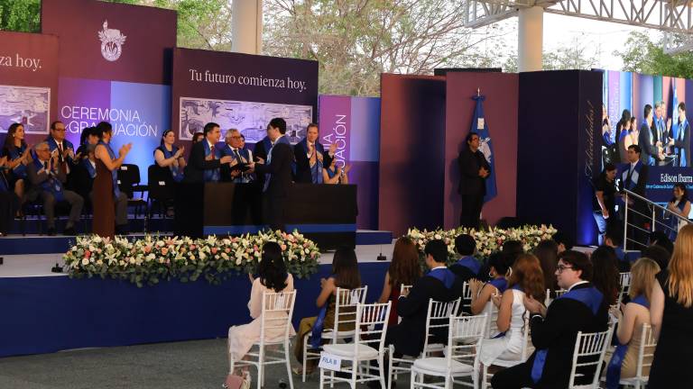 Un total de 77 alumnos recibieron sus títulos de manos de directivos e integrantes de la comunidad Tec.