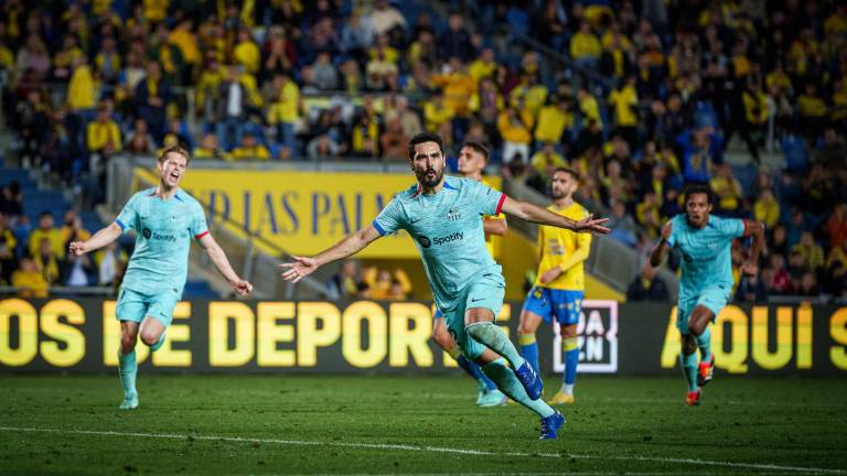 Gündoğan celebra el gol que da el triunfo al Barcelona.