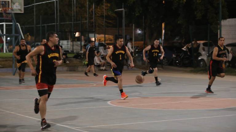 La Liga de Baloncesto de Segunda Fuerza Municipal está teniendo un cierre de año fuerte.