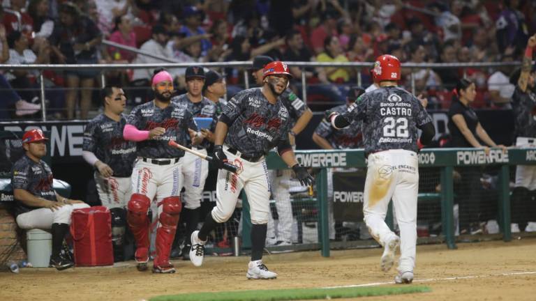 Daniel Castro, quien aquí una carrera, fue el héroe para Venados de Mazatlán en la octava entrada.