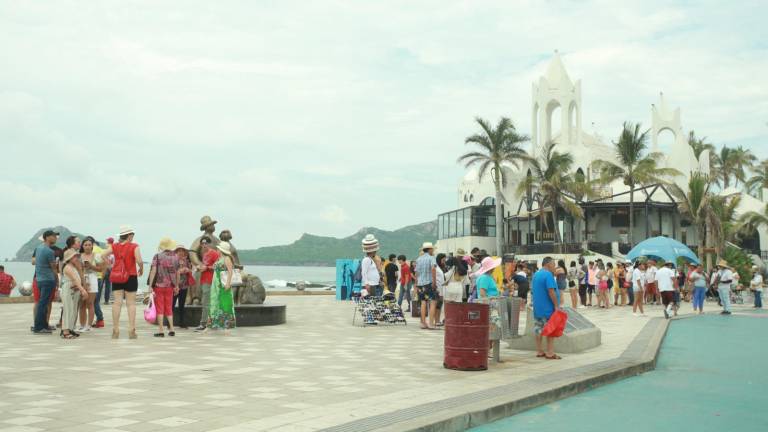 El Alcalde de Mazatlán informó que algunos trabajos de mejoras son en el malecón.