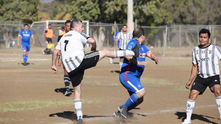 Los campos del Club Muralla son los escenarios para las acciones de la Liga de Futbol Intermédicos.