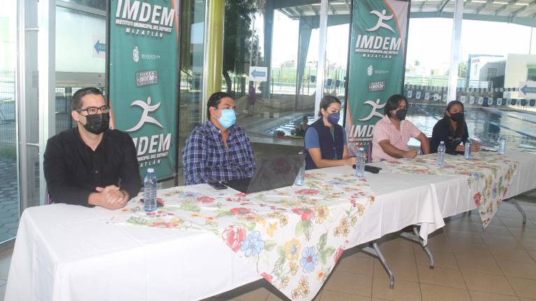 En conferencia de prensa se dan detalles del torneo.