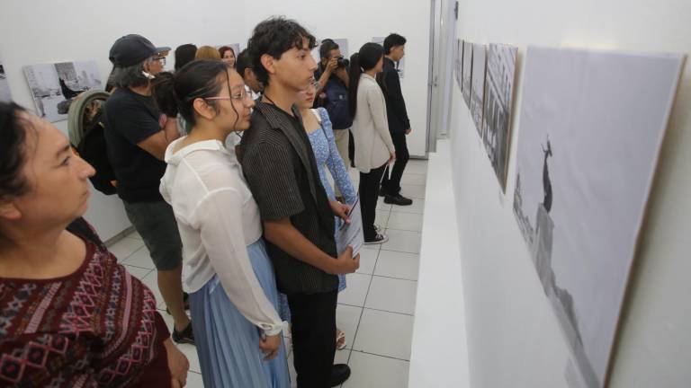 Estudiantes de Cobaes exhiben su talento en exposición fotográfica que resalta monumentos y espacios representativos de Mazatlán.