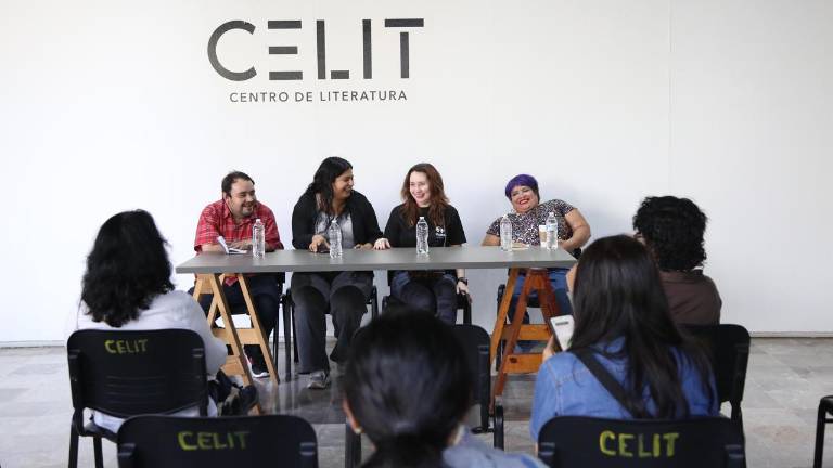 Jorge Chavarín, Sonia Higuera y Karen Limón, en el conversatorio sobre narrativa.