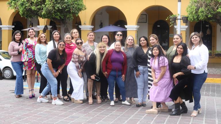 Colaboradoras de Datemex Mazatlán celebran con una convivencia matinal el Día Internacional de la Mujer.