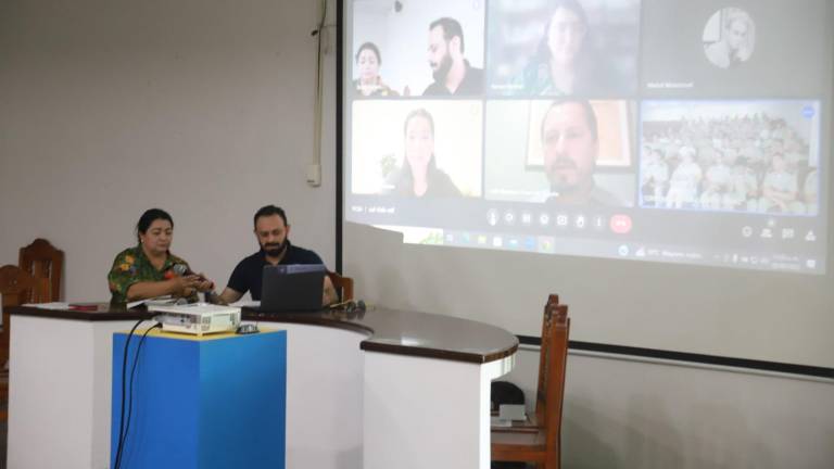 Karina Castillo y Érick Zapién fueron los moderados de la ponencia “Apuntes sobre la literatura del Datemex de México”, que se celebró de manera híbrida en el Escuela Náutica Mercante.