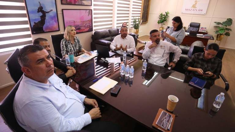 Reunión de autoridades de Mazatlán con personal de la CFE.