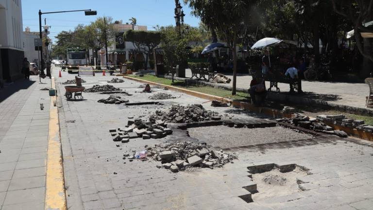 Después de hacer la reparación dejarán unos dos días para que se seque y después será reabierto a la circulación.