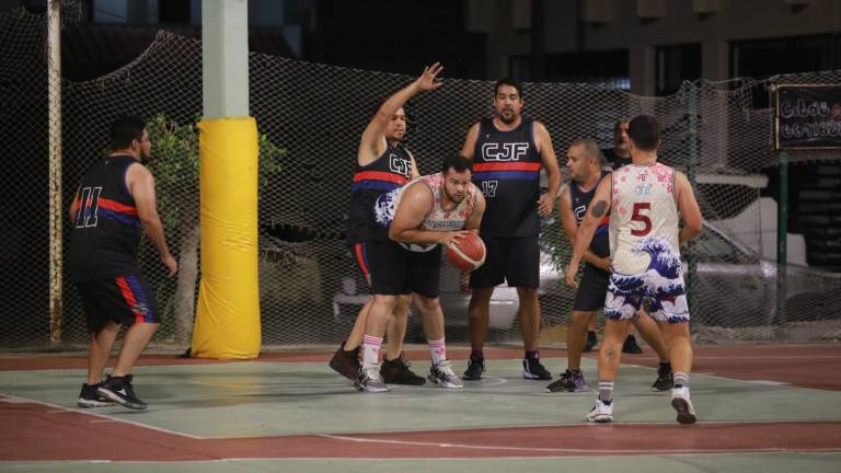 Buenas acciones se presentan en la Liga Empresarial de Baloncesto.