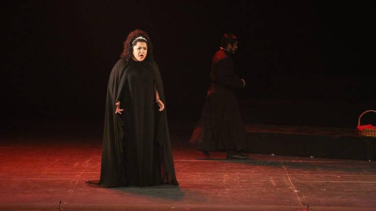 La ópera Tosca fue protagonizada por la soprano María Katzarava.