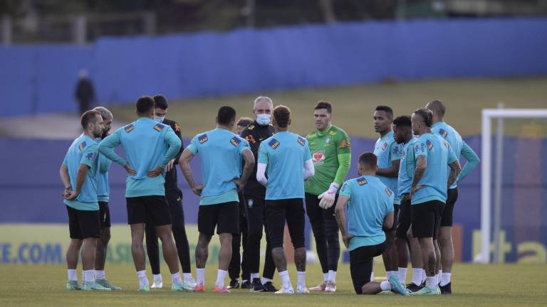Brasil entrena previo a su duelo ante Perú.
