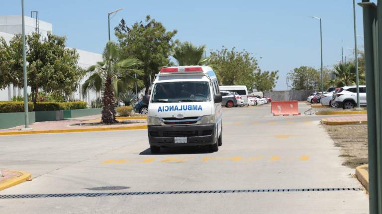 Un niño es trasladado a una ambulancia aérea para llevarlo hasta Ohio, donde recibirá tratamiento por quemaduras.