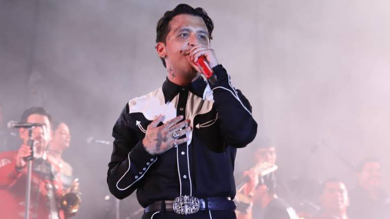 A pesar de la lluvia, Christian Nodal entregó a los mazatlecos un show de primera.
