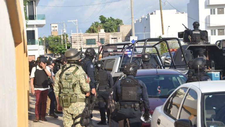 Reportan tres civiles armados muertos, dos militares heridos y un detenido.