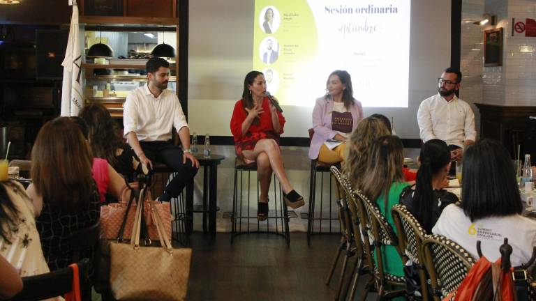 Los ponentes compartieron experiencias y puntos de vista durante la sesión ordinaria de AMMJE capítulo Culiacán.