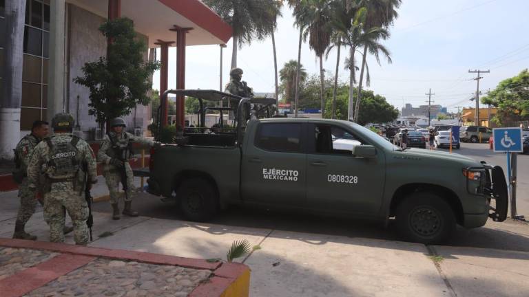 La Unidad Administrativa de Mazatlán tuvo una fuerte vigilancia tras desarrollarse la Mesa de Seguridad.